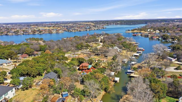 1205 Comanche Cove Drive, Granbury, TX 76048