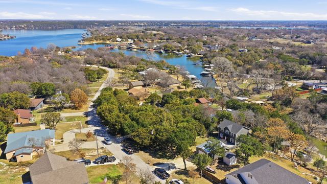 1205 Comanche Cove Drive, Granbury, TX 76048