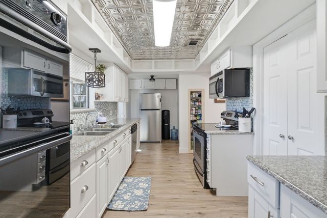 1205 Comanche Cove Drive, Granbury, TX 76048