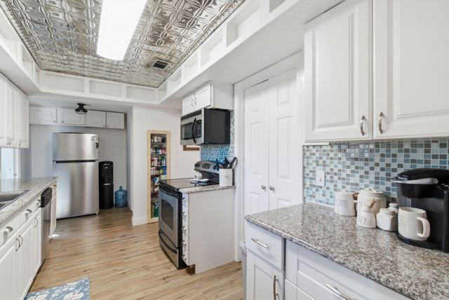 1205 Comanche Cove Drive, Granbury, TX 76048