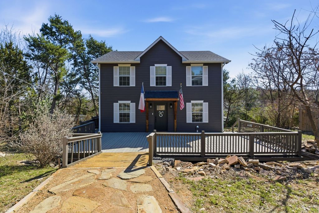 1205 Comanche Cove Drive, Granbury, TX 76048