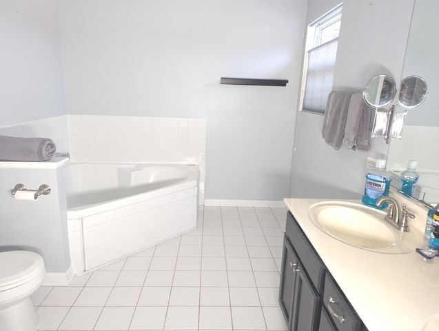 39811 N Long Drive 2, Antioch, IL 60002