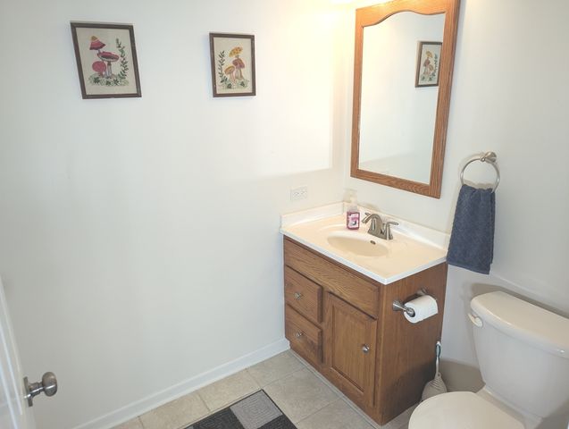 39811 N Long Drive 2, Antioch, IL 60002