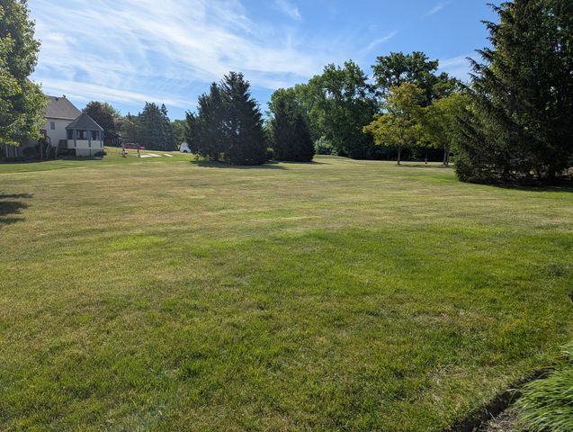 39811 N Long Drive 2, Antioch, IL 60002