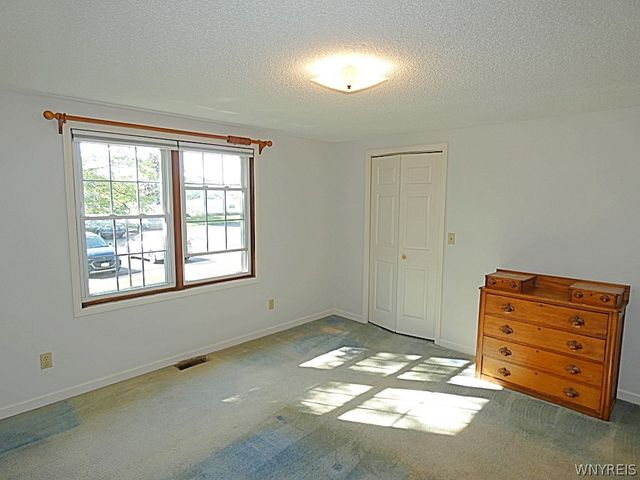 19 Crownview, Hamburg, NY 14075