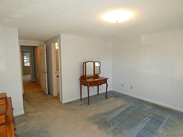 19 Crownview, Hamburg, NY 14075