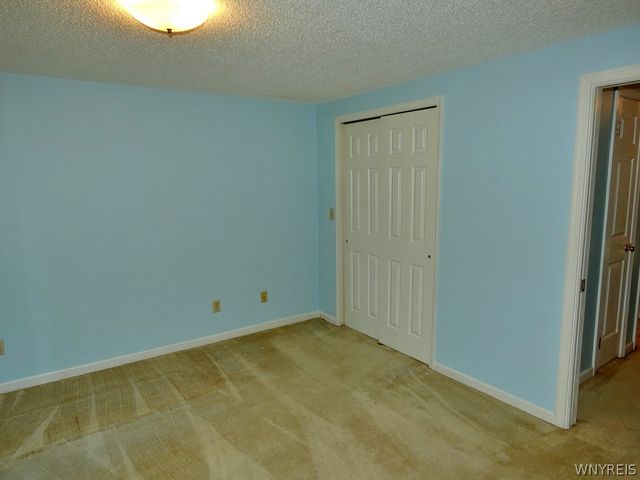 19 Crownview, Hamburg, NY 14075