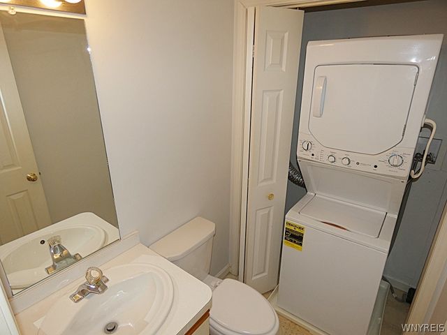 19 Crownview, Hamburg, NY 14075