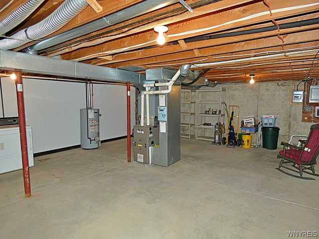 19 Crownview, Hamburg, NY 14075