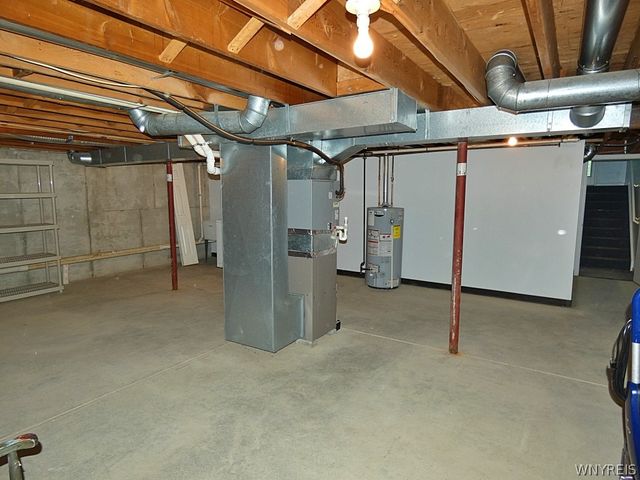 19 Crownview, Hamburg, NY 14075