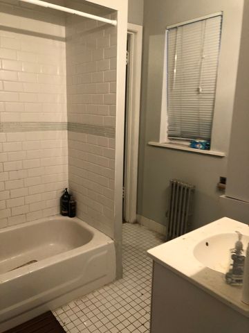 1101 W PRATT Boulevard 1W, Chicago, IL 60626