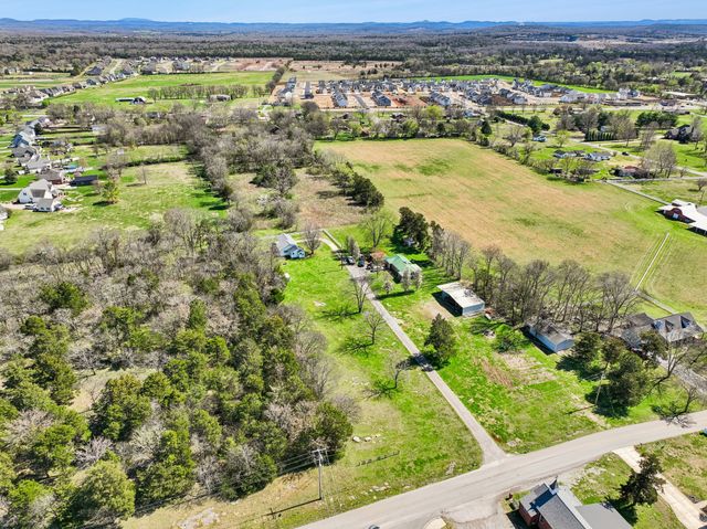 2992 Emery Rd, Murfreesboro, TN 37130