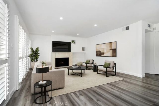 5255 Coldwater Canyon Avenue E, Sherman Oaks, CA 91401
