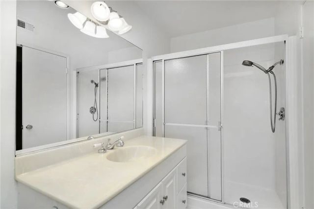 5255 Coldwater Canyon Avenue E, Sherman Oaks, CA 91401