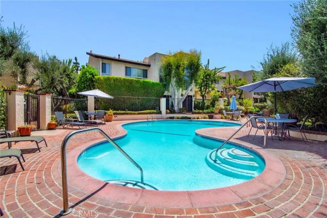 5255 Coldwater Canyon Avenue E, Sherman Oaks, CA 91401