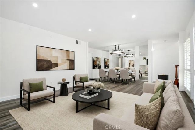 5255 Coldwater Canyon Avenue E, Sherman Oaks, CA 91401