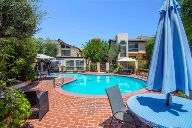 5255 Coldwater Canyon Avenue E, Sherman Oaks, CA 91401
