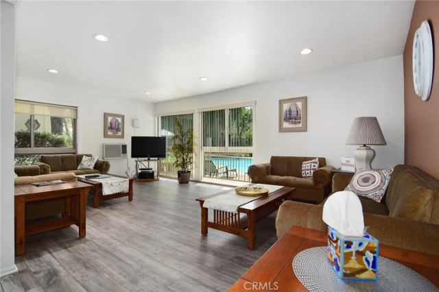 5255 Coldwater Canyon Avenue E, Sherman Oaks, CA 91401