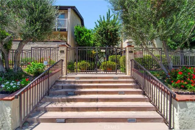 5255 Coldwater Canyon Avenue E, Sherman Oaks, CA 91401