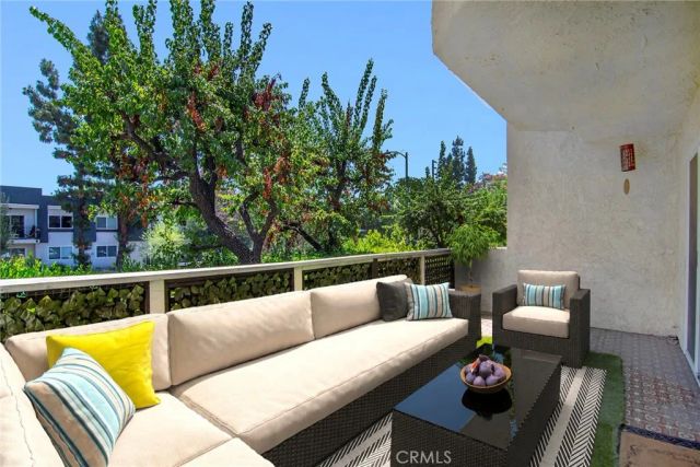 5255 Coldwater Canyon Avenue E, Sherman Oaks, CA 91401