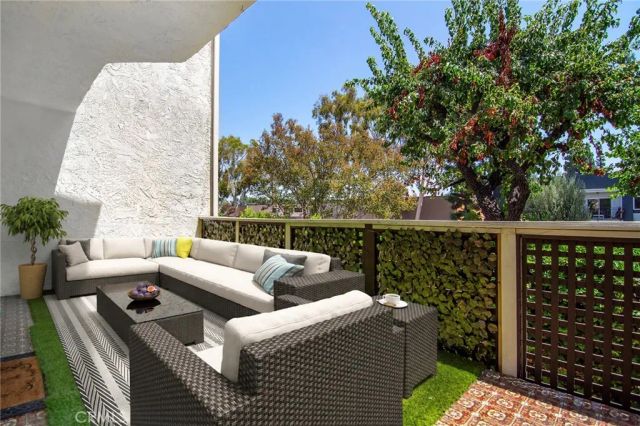 5255 Coldwater Canyon Avenue E, Sherman Oaks, CA 91401