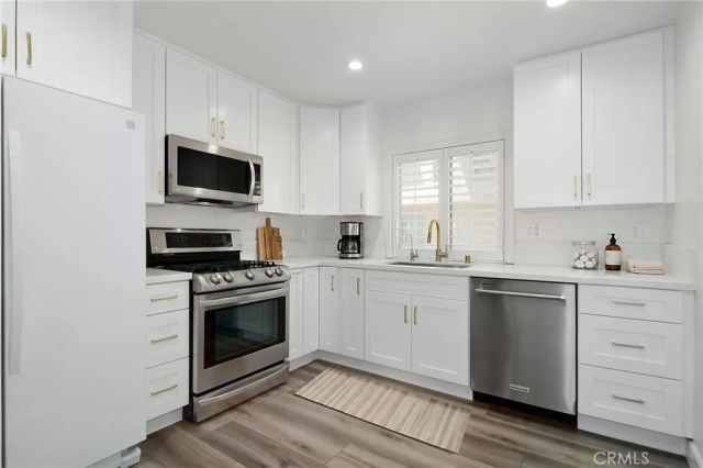 5255 Coldwater Canyon Avenue E, Sherman Oaks, CA 91401