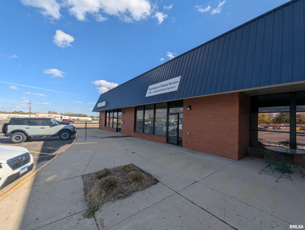 2970 COURT Street, Pekin, IL 61554