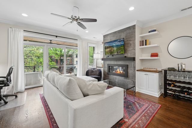 3614 N Damen Avenue 2, Chicago, IL 60618