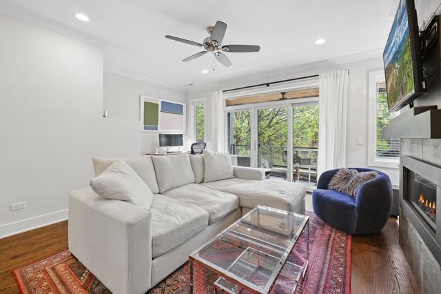 3614 N Damen Avenue 2, Chicago, IL 60618