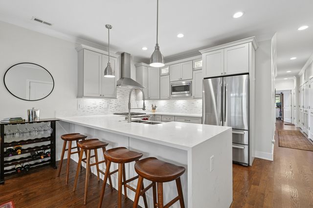 3614 N Damen Avenue 2, Chicago, IL 60618