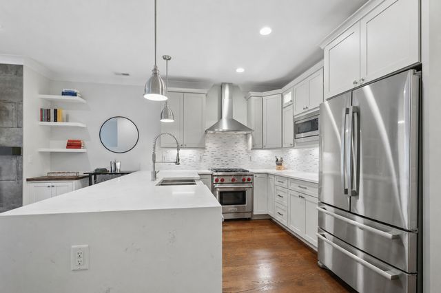 3614 N Damen Avenue 2, Chicago, IL 60618