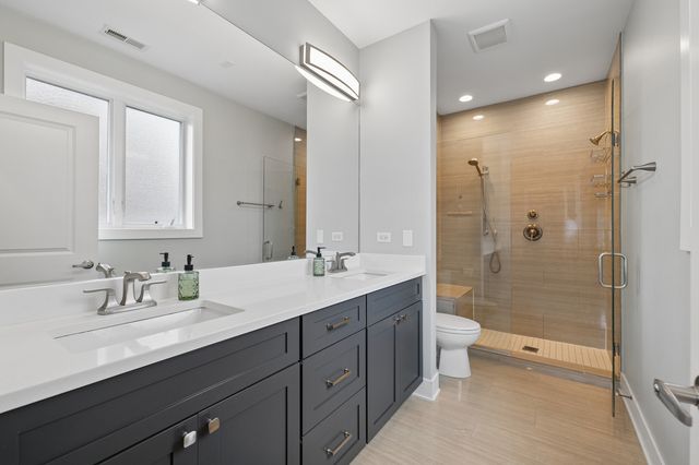 3614 N Damen Avenue 2, Chicago, IL 60618