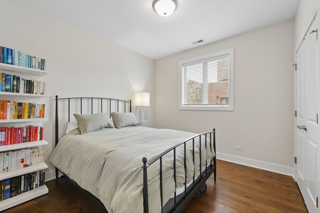 3614 N Damen Avenue 2, Chicago, IL 60618