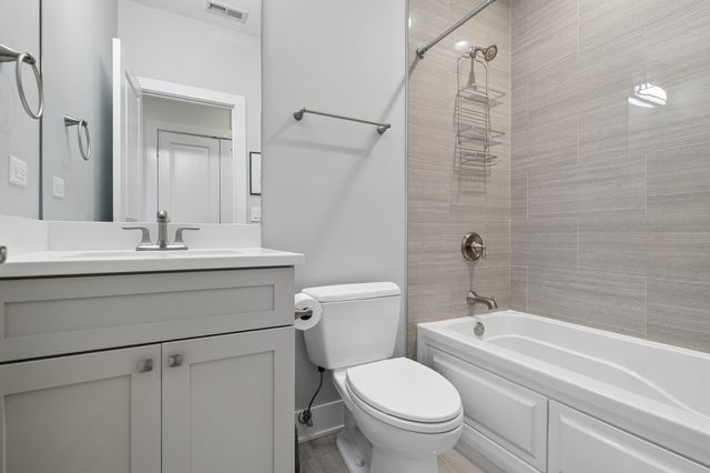 3614 N Damen Avenue 2, Chicago, IL 60618