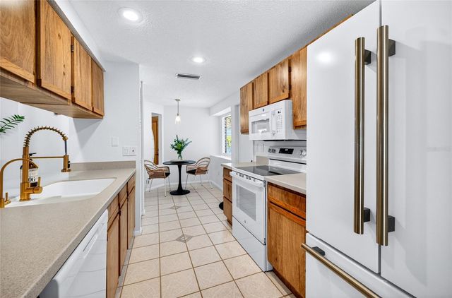 629 BAY LAKE TRAIL, Oldsmar, FL 34677
