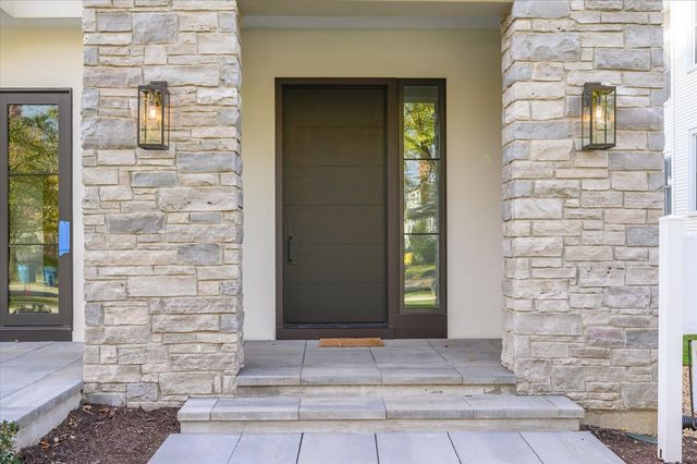 176 S Arlington Avenue, Elmhurst, IL 60126