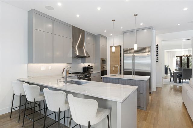 176 S Arlington Avenue, Elmhurst, IL 60126