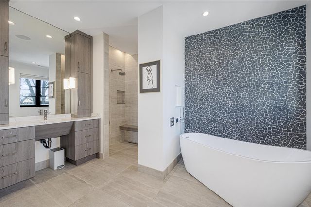 176 S Arlington Avenue, Elmhurst, IL 60126