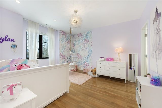 176 S Arlington Avenue, Elmhurst, IL 60126