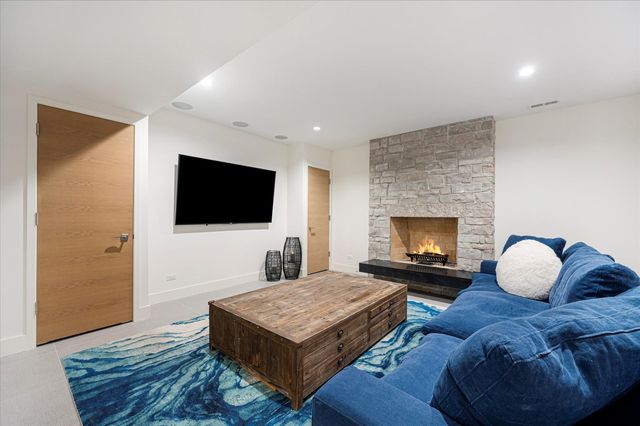 176 S Arlington Avenue, Elmhurst, IL 60126