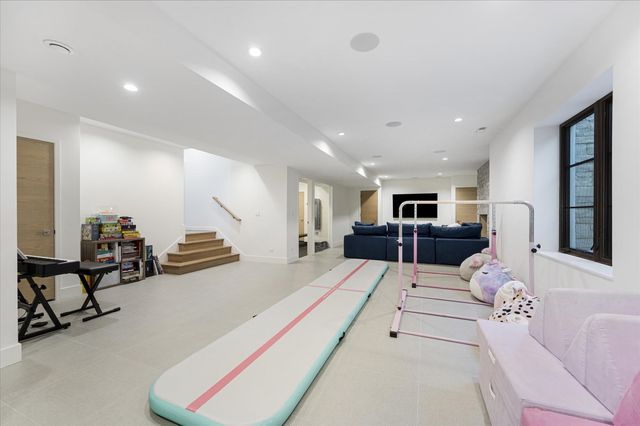 176 S Arlington Avenue, Elmhurst, IL 60126