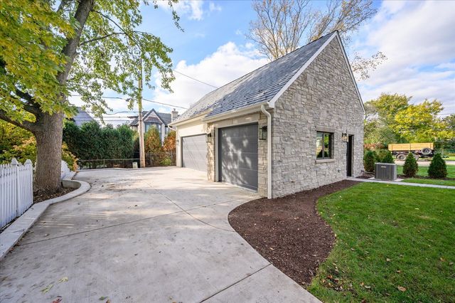 176 S Arlington Avenue, Elmhurst, IL 60126