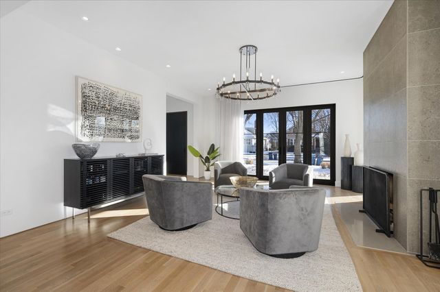 176 S Arlington Avenue, Elmhurst, IL 60126