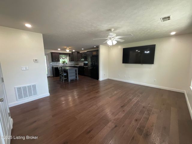 386 School Side Dr. Dr, Brandenburg, KY 40108