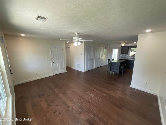 386 School Side Dr. Dr, Brandenburg, KY 40108