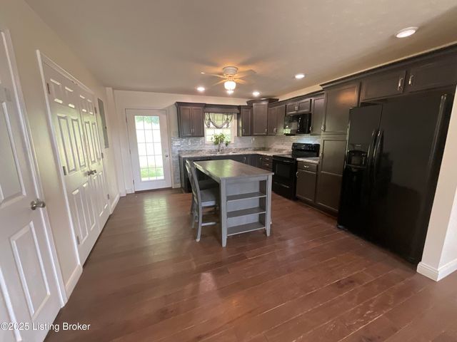 386 School Side Dr. Dr, Brandenburg, KY 40108