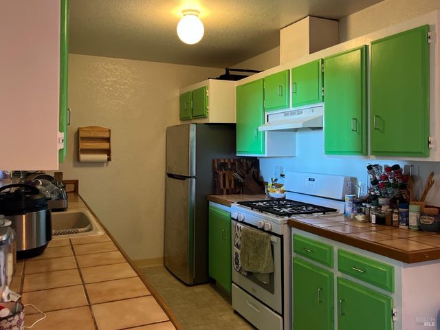 4020 Ridge Cir, Willits, CA 95490