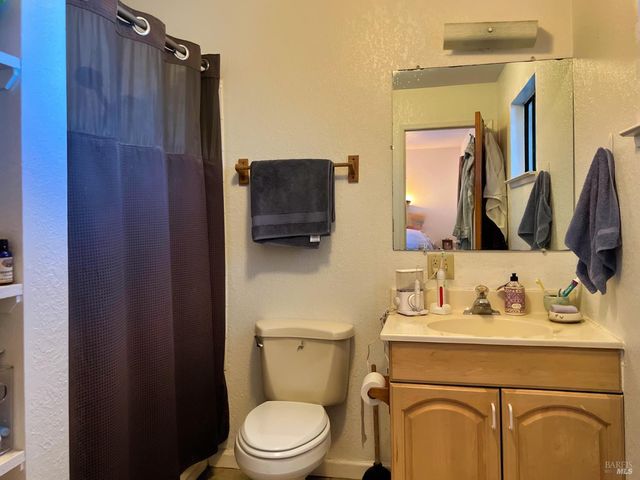 4020 Ridge Cir, Willits, CA 95490