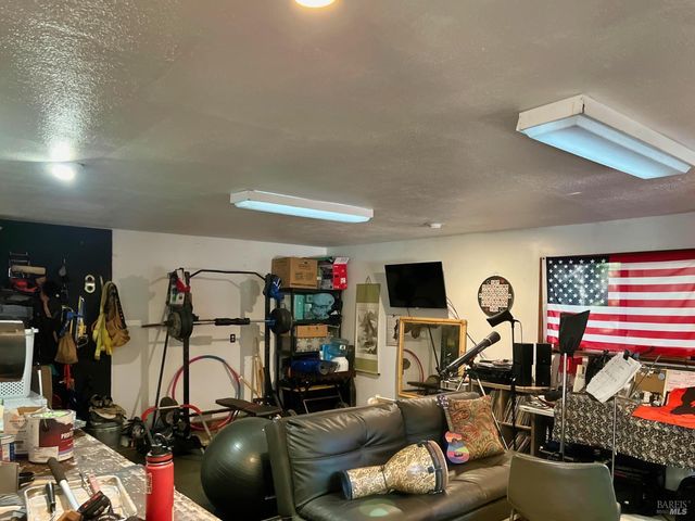 4020 Ridge Cir, Willits, CA 95490