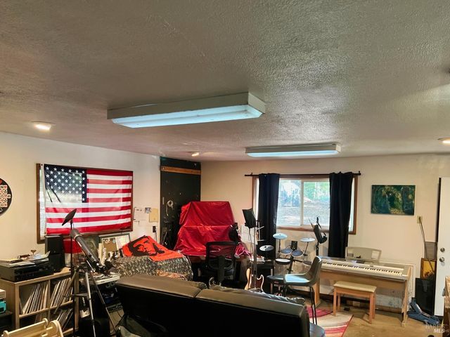 4020 Ridge Cir, Willits, CA 95490